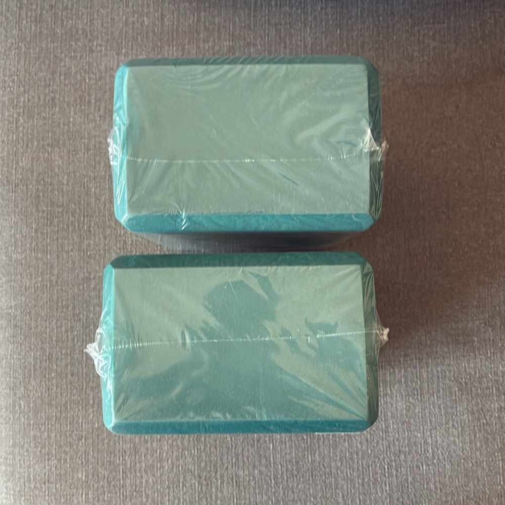 Set of Two Green Yoga Blocks - Picture 5 of 7